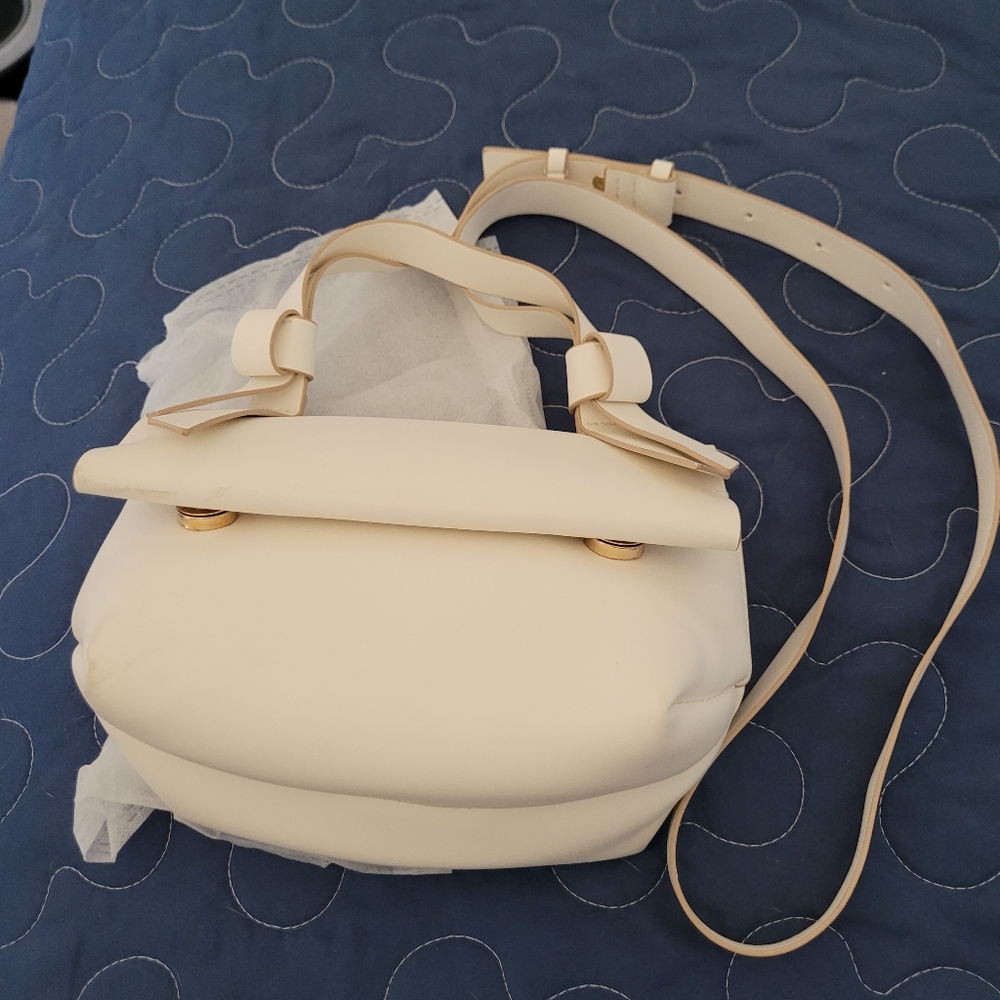 Cream Crossbody Shoulder Bag – Minimal Leather Satchel